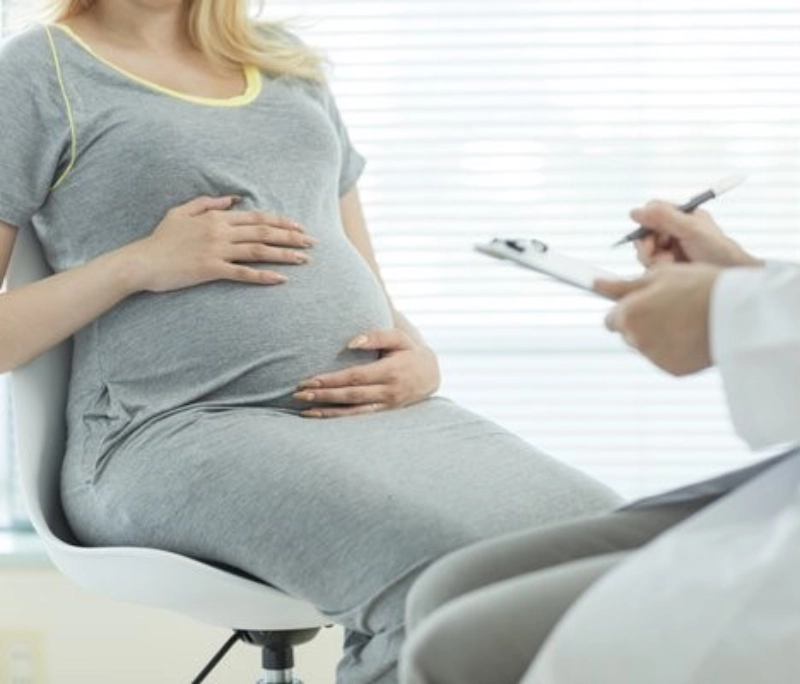 Đang mang thai có bọc răng sứ được không?